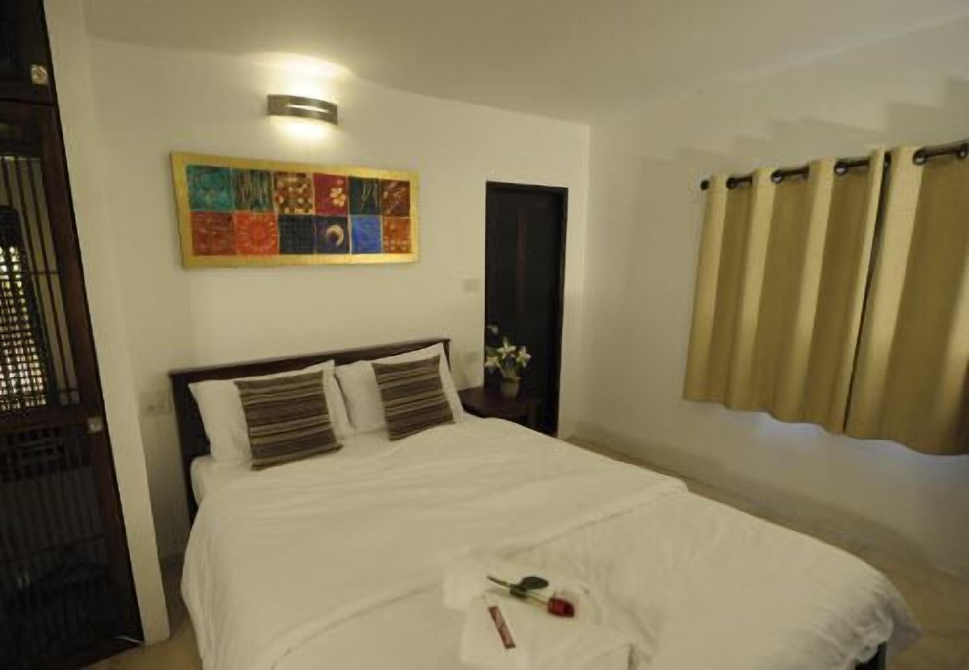 Baantalay Thungwualaen Hotel Pathiu Exterior photo
