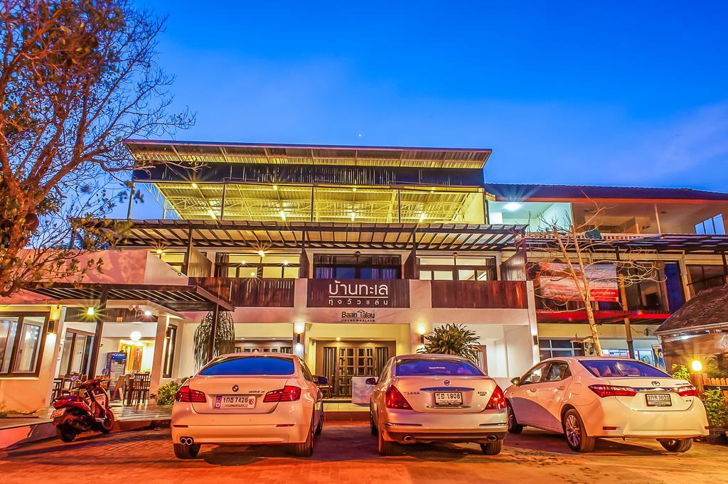 Baantalay Thungwualaen Hotel Pathiu Exterior photo